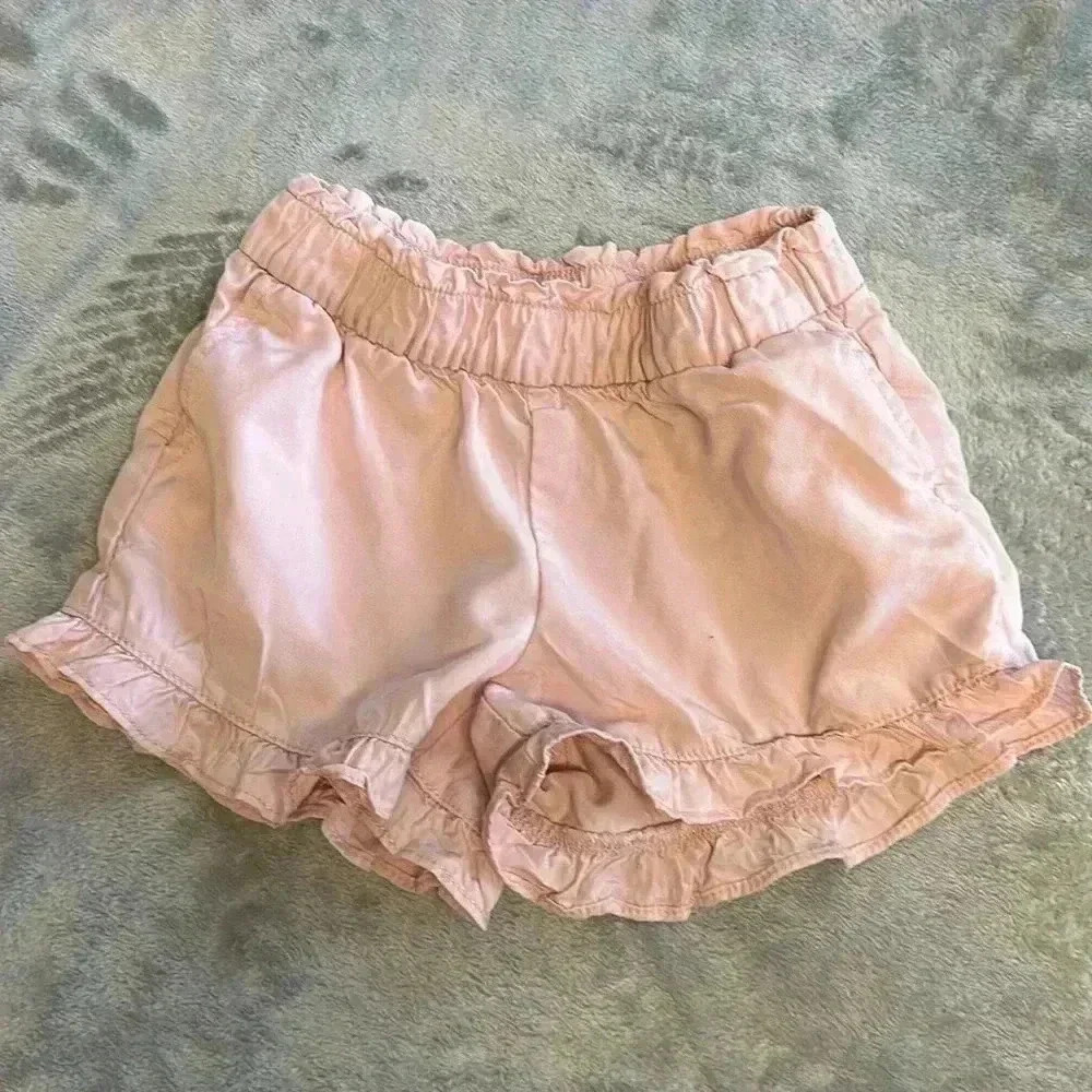 ⭐️ GAP - pink shorts. Size small (6/7)